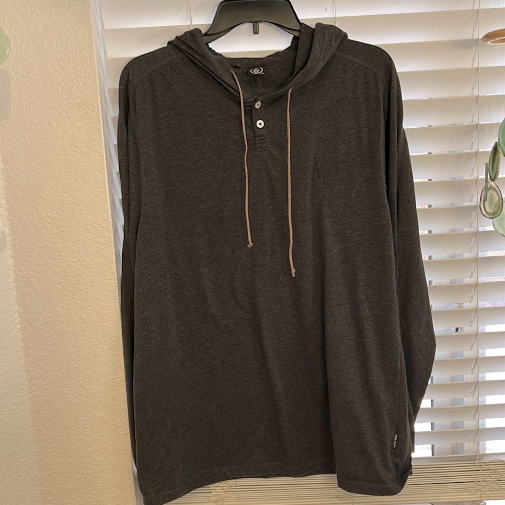 Volcom hooded dark gray long sleeve t-shirt in near perfect condition sz L